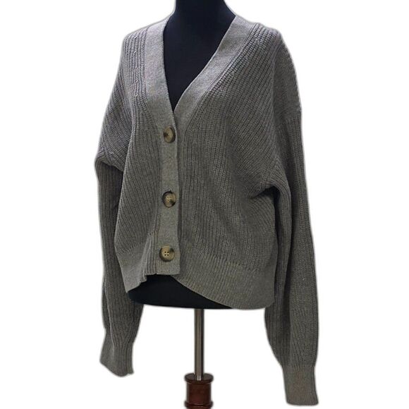 Zia Oversized Grey Cardigan - NWT - Small - BIG Button Energy! - Picture 2 of 10
